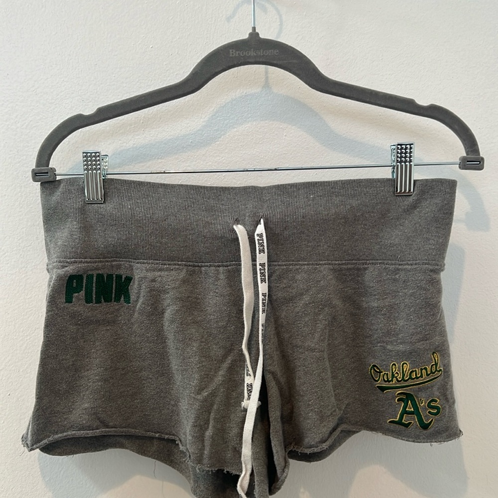 PINK’S VICTORIA SECRET